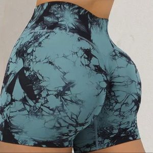 NEW Green Tone Tie Dye Shorts Size M